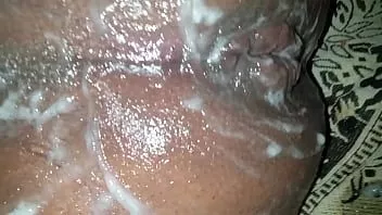 تشغيل بالإصبع في الشرج مما يأتي الورد