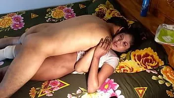 play Pequena adolescente negra fica com a bunda cremosa por foda forte em casa