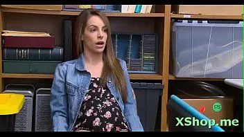 Reproducir La sirvienta adolescente lasciva kimmy granger follada salvajemente