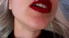 تشغيل النشوة الجنسية الجديدة للجنسين: جوارب ، كس وردي وثدي طبيعي