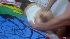 Reproducir Enorme consolador negro trae placer intenso: experiencia anal dolorosa para Petite Latina