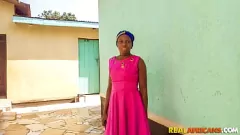 Jouer Le dîner d'ébène prend une grosse bite noire pour un déjeuner copieux!