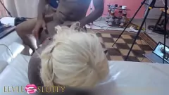 Reproducir El gran botín de Curvy Ebony Friend se follan en la cámara