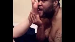 Играть Рокки Таджаута наслаждается чувственным межрасовым фетиш-сессией с экзотическими босыми ступнями и красивыми пальцами ног латиноамериканки