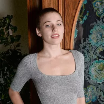 قناة Riley Nixon