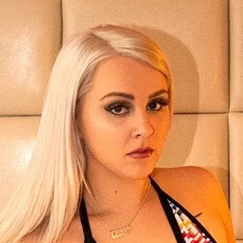 قناة Kourtney Chase
